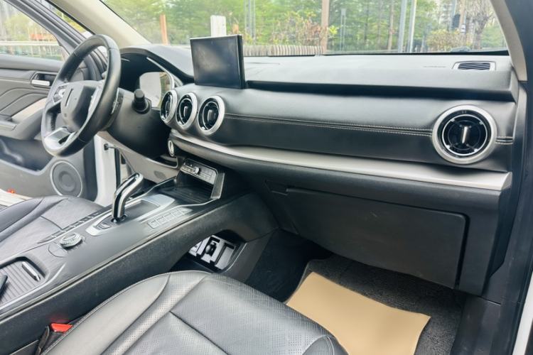 Used Wey VV6 2018 2.0T Four-Wheel Drive Flagship Version China V Standard Interior 2