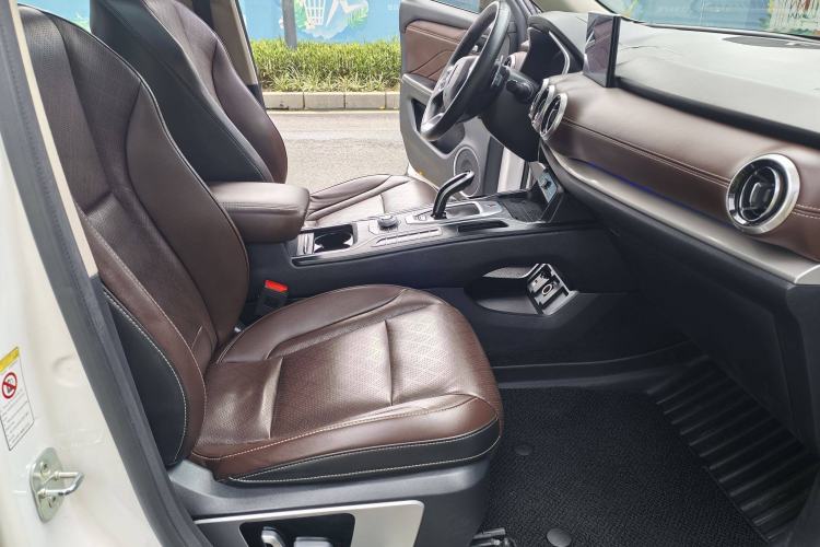 Used Wey VV6 2018 2.0T Two-Wheel Drive Flagship Version China V Standard Interior 3