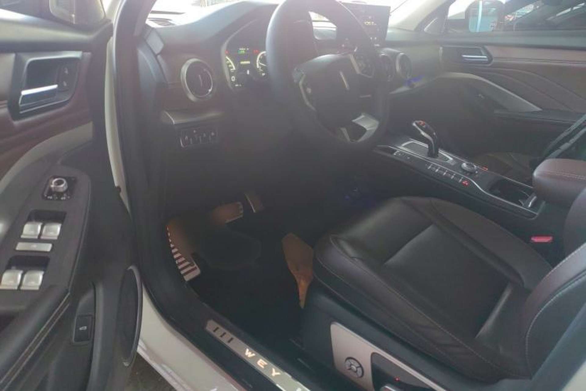 Used Wey VV6 2018 2.0T Two-Wheel-Drive Ultra-Luxury Version China V Standard Interior 3