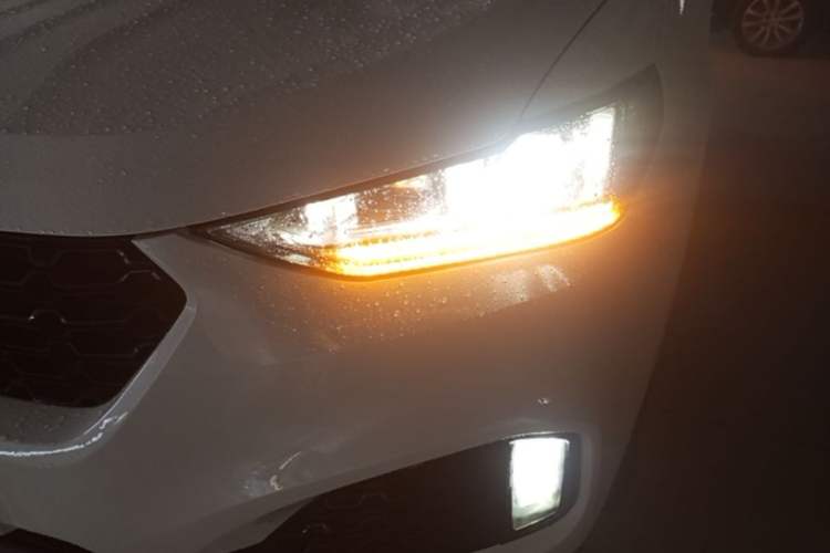 Used Wey VV6 2018 2.0T Two-Wheel Drive Flagship Version China V Standard Left Front Headlight