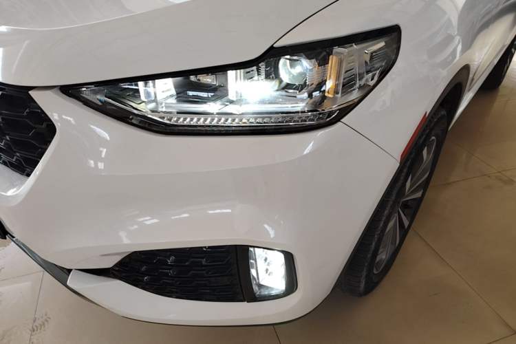 Used Wey VV6 2018 2.0T Two-Wheel-Drive Ultra-Luxury Version China V Standard Left Front Headlight