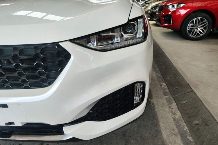 Used Wey VV6 2018 2.0T Two-Wheel-Drive Ultra-Luxury Version China V Standard Left Front Headlight