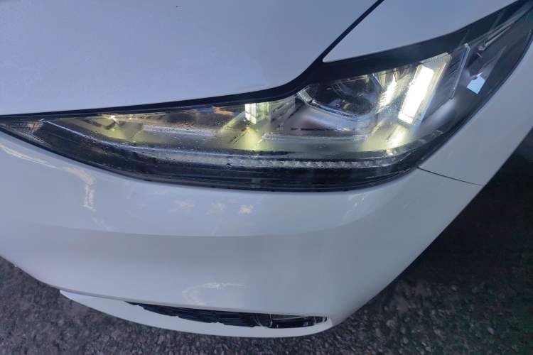Used Wey VV6 2018 2.0T Two-Wheel-Drive Ultra-Luxury Version China V Standard Left Front Headlight
