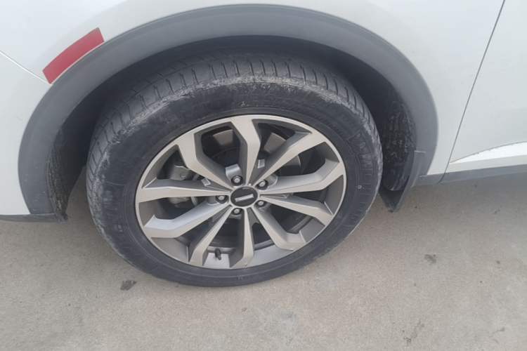 Used Wey VV6 2018 2.0T Two-Wheel-Drive Ultra-Luxury Version China V Standard Left Front Wheel Hub