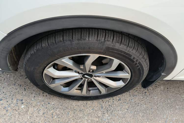 Used Wey VV6 2018 2.0T Two-Wheel-Drive Ultra-Luxury Version China V Standard Left Front Wheel Hub
