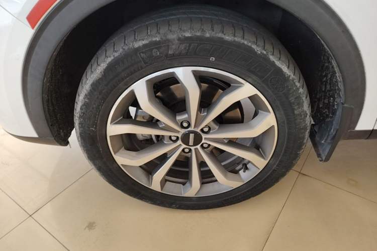 Used Wey VV6 2018 2.0T Two-Wheel-Drive Ultra-Luxury Version China V Standard Left Front Wheel Hub