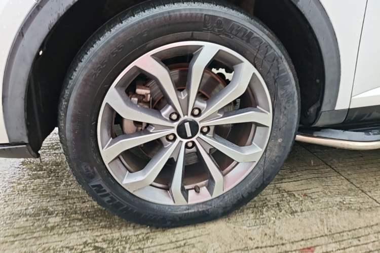 Used Wey VV6 2018 2.0T Two-Wheel-Drive Ultra-Luxury Version China V Standard Left Front Wheel Hub