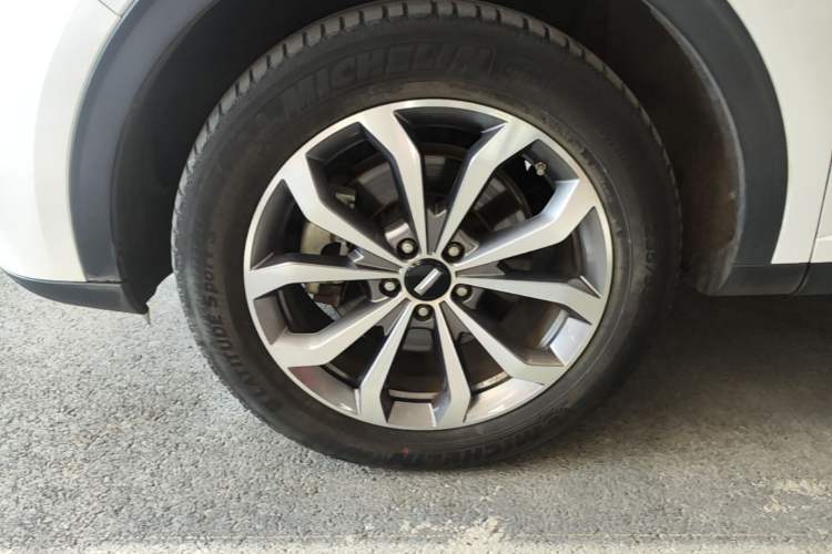 Used Wey VV6 2018 2.0T Two-Wheel-Drive Ultra-Luxury Version China V Standard Left Front Wheel Hub