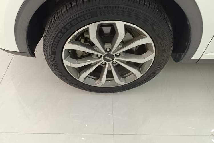 Used Wey VV6 2018 2.0T Two-Wheel-Drive Ultra-Luxury Version China V Standard Left Front Wheel Hub