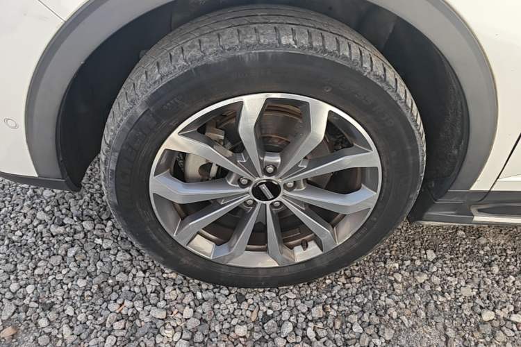 Used Wey VV6 2018 2.0T Two-Wheel Drive Flagship Version China V Standard Left Front Wheel Hub