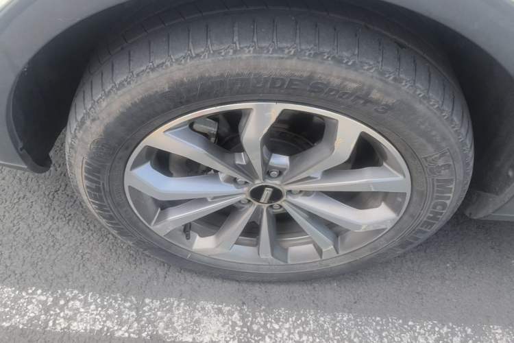 Used Wey VV6 2018 2.0T Two-Wheel Drive Flagship Version China V Standard Left Front Wheel Hub