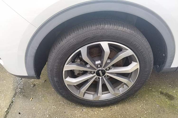 Used Wey VV6 2018 2.0T Two-Wheel-Drive Ultra-Luxury Version China V Standard Left Front Wheel Hub