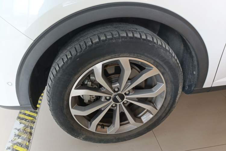 Used Wey VV6 2018 2.0T Two-Wheel Drive Flagship Version China V Standard Left Front Wheel Hub