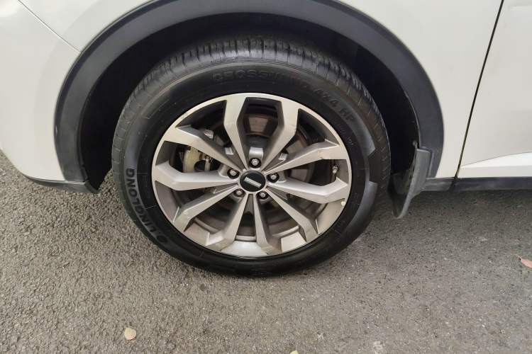 Used Wey VV6 2018 2.0T Two-Wheel-Drive Ultra-Luxury Version China V Standard Left Front Wheel Hub