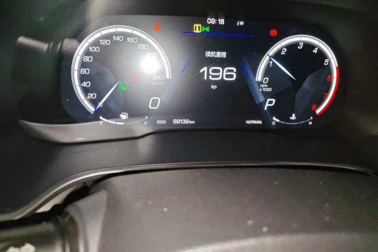 Used Wey VV6 2018 2.0T Two-Wheel-Drive Ultra-Luxury Version China V Standard Odometer Close Up