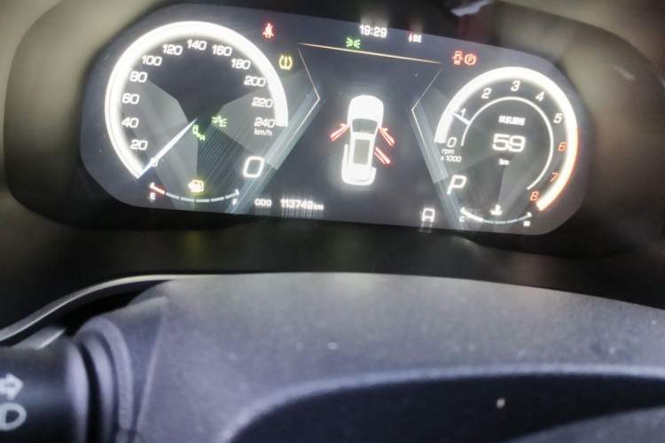Used Wey VV6 2018 2.0T Four-Wheel Drive Flagship Version China V Standard Odometer Close Up