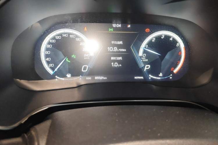 Used Wey VV6 2018 2.0T Two-Wheel Drive Luxury Version China V Standard Odometer Close Up
