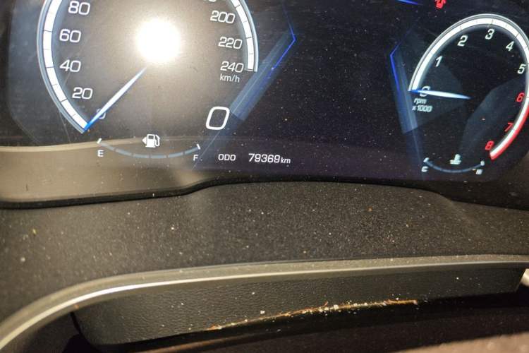 Used Wey VV6 2018 2.0T Two-Wheel-Drive Ultra-Luxury Version China V Standard Odometer Close Up