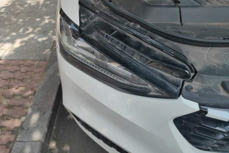 Used Wey VV6 2018 2.0T Two-Wheel-Drive Ultra-Luxury Version China V Standard Right Front Headlight