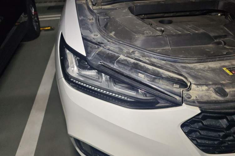 Used Wey VV6 2018 2.0T Two-Wheel-Drive Ultra-Luxury Version China V Standard Right Front Headlight