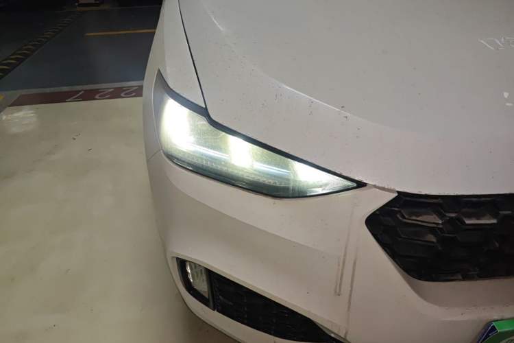 Used Wey VV6 2018 2.0T Four-Wheel Drive Flagship Version China V Standard Right Front Headlight
