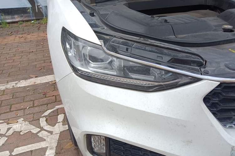 Used Wey VV6 2018 2.0T Two-Wheel-Drive Ultra-Luxury Version China V Standard Right Front Headlight