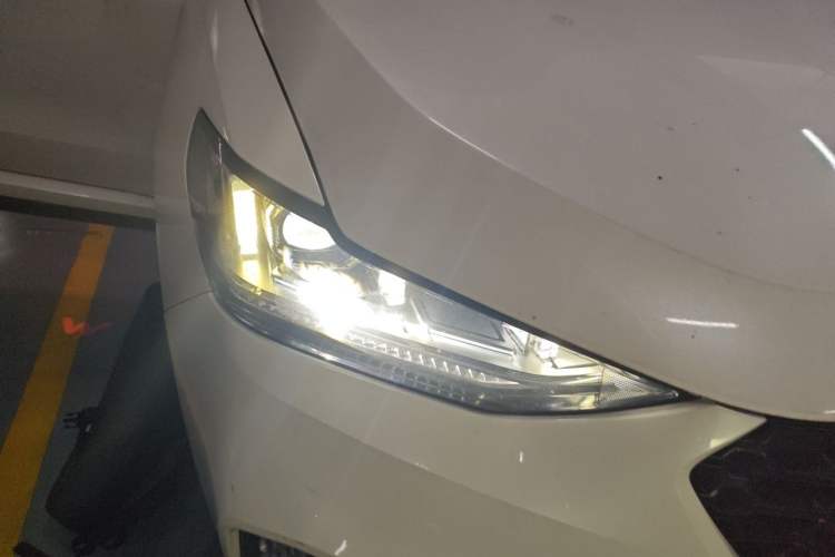 Used Wey VV6 2018 2.0T Two-Wheel Drive Flagship Version China V Standard Right Front Headlight