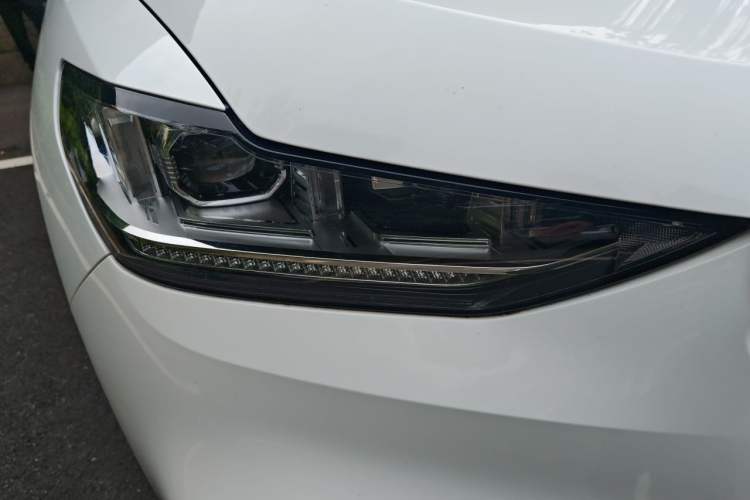 Used Wey VV6 2018 2.0T Four-Wheel Drive Flagship Version China V Standard Right Front Headlight