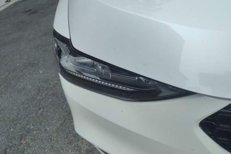 Used Wey VV6 2018 2.0T Two-Wheel-Drive Ultra-Luxury Version China V Standard Right Front Headlight