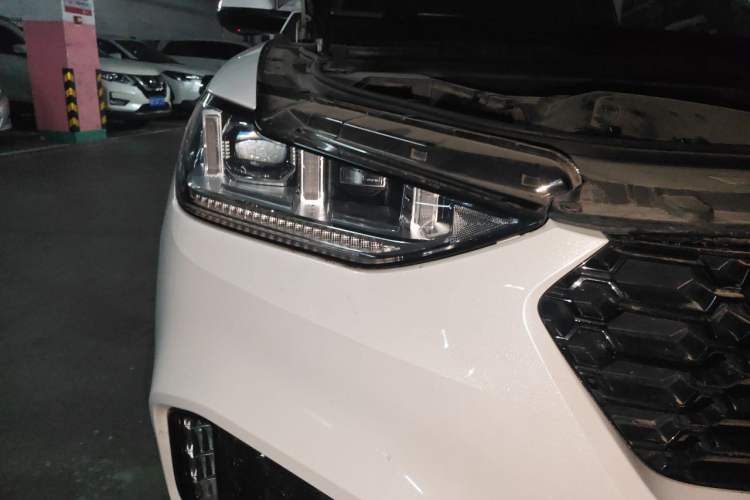Used Wey VV6 2018 2.0T Two-Wheel Drive Luxury Version China V Standard Right Front Headlight