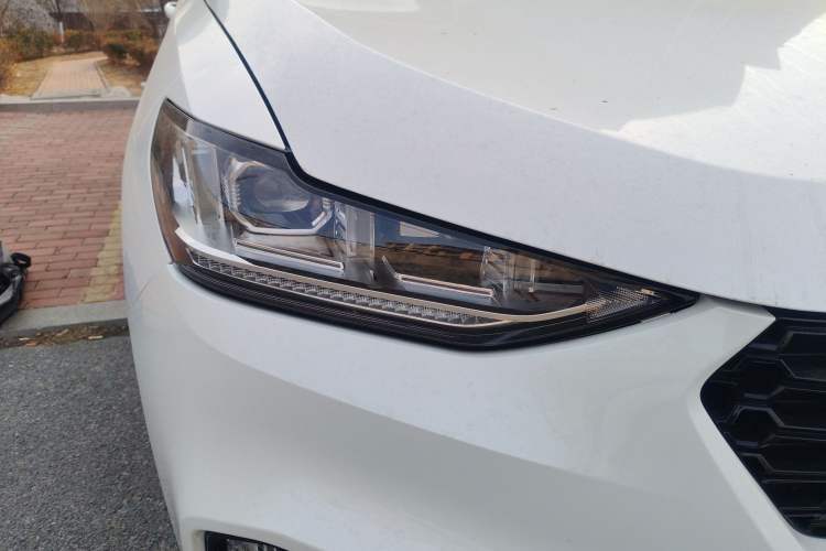 Used Wey VV6 2018 2.0T Four-Wheel Drive Flagship Version China V Standard Right Front Headlight
