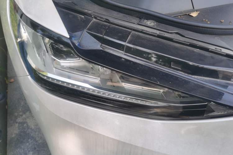 Used Wey VV6 2018 2.0T Two-Wheel-Drive Ultra-Luxury Version China V Standard Right Front Headlight