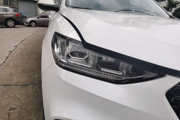 Used Wey VV6 2018 2.0T Four-Wheel Drive Flagship Version China V Standard Right Front Headlight
