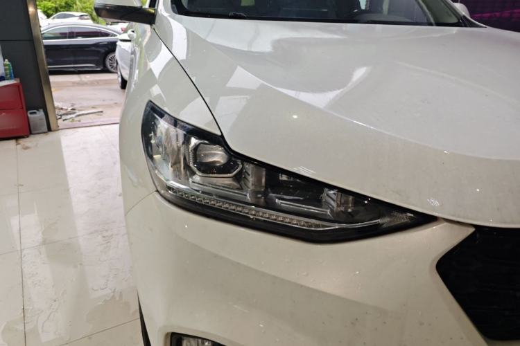 Used Wey VV6 2018 2.0T Two-Wheel-Drive Ultra-Luxury Version China V Standard Right Front Headlight
