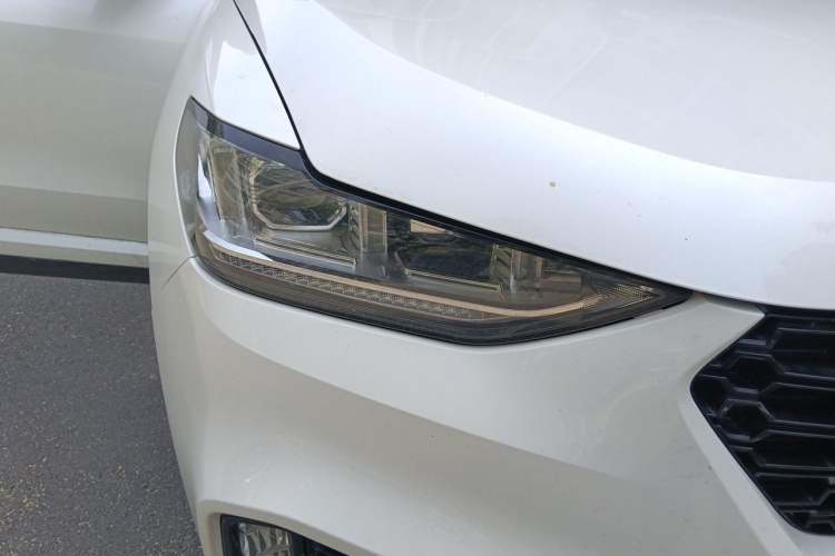Used Wey VV6 2018 2.0T Two-Wheel-Drive Ultra-Luxury Version China V Standard Right Front Headlight
