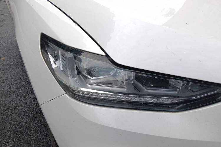 Used Wey VV6 2018 2.0T Four-Wheel Drive Flagship Version China V Standard Right Front Headlight