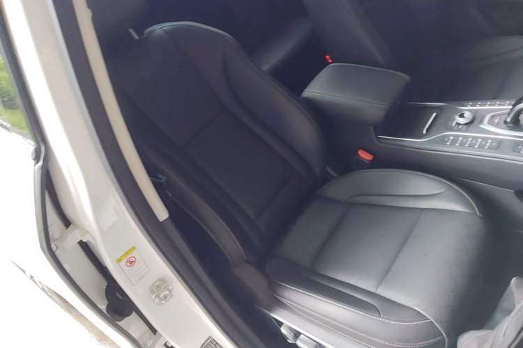 Used Wey VV6 2018 2.0T Four-Wheel Drive Flagship Version China V Standard Right Front Seat