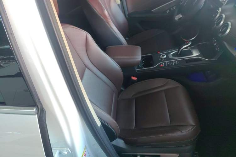 Used Wey VV6 2018 2.0T Two-Wheel-Drive Ultra-Luxury Version China V Standard Right Front Seat