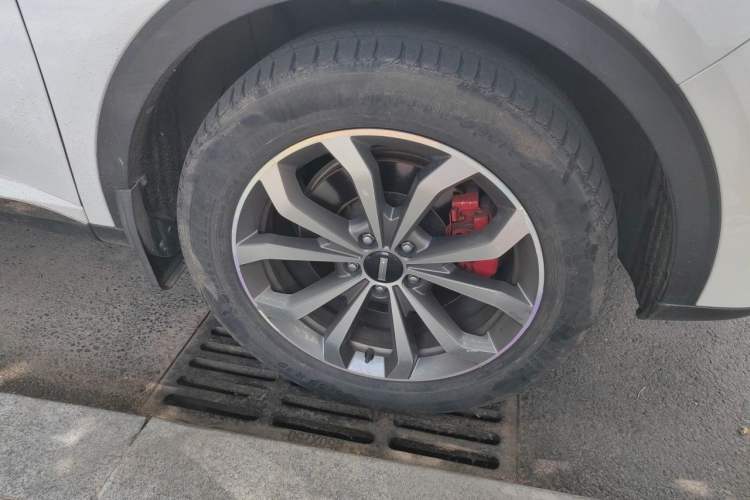 Used Wey VV6 2018 2.0T Two-Wheel-Drive Ultra-Luxury Version China V Standard Right Front Wheel Hub