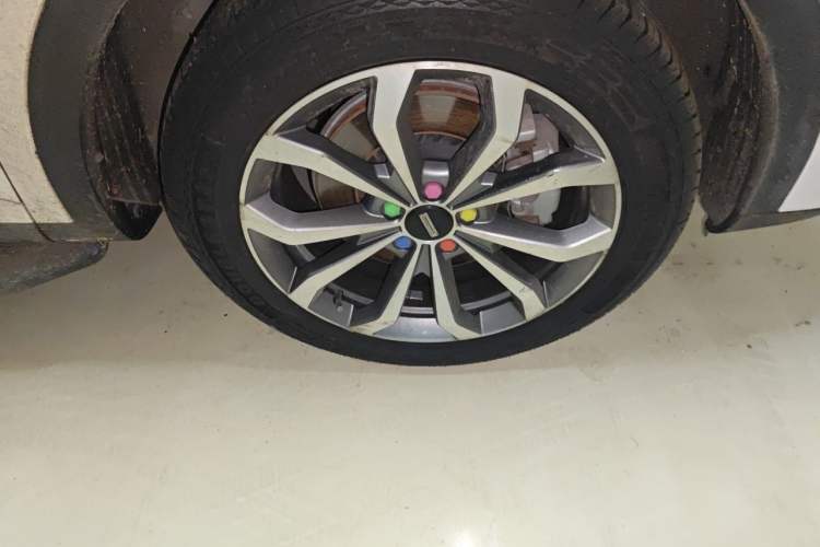 Used Wey VV6 2018 2.0T Four-Wheel Drive Flagship Version China V Standard Right Front Wheel Hub