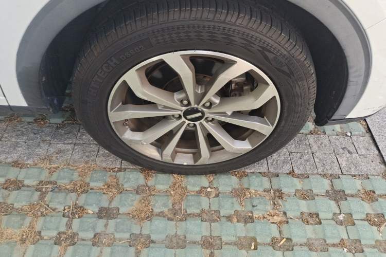 Used Wey VV6 2018 2.0T Two-Wheel-Drive Ultra-Luxury Version China V Standard Right Front Wheel Hub