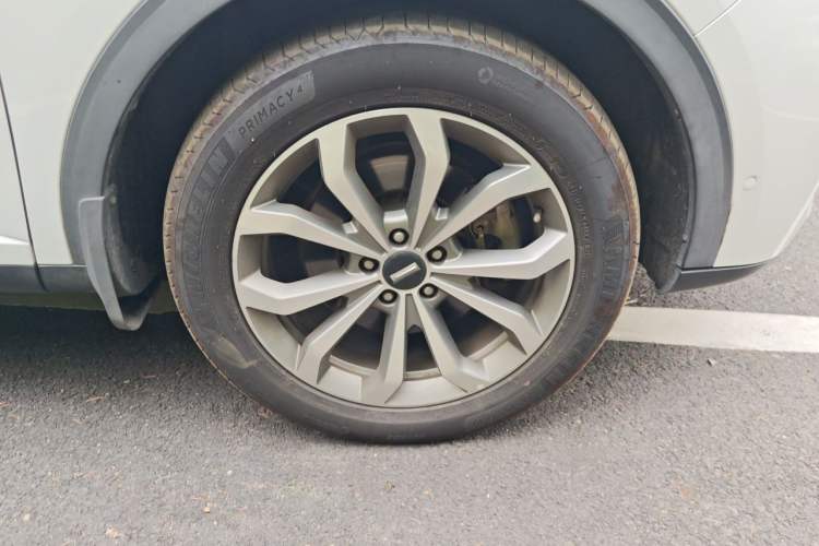 Used Wey VV6 2018 2.0T Four-Wheel Drive Flagship Version China V Standard Right Front Wheel Hub