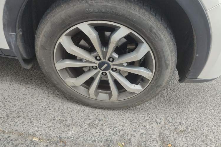Used Wey VV6 2018 2.0T Two-Wheel-Drive Ultra-Luxury Version China V Standard Right Front Wheel Hub