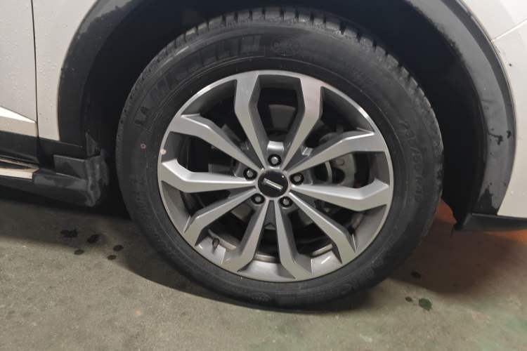 Used Wey VV6 2018 2.0T Two-Wheel Drive Luxury Version China V Standard Right Front Wheel Hub