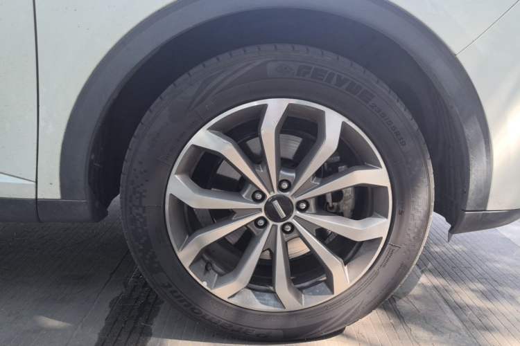 Used Wey VV6 2018 2.0T Two-Wheel-Drive Ultra-Luxury Version China V Standard Right Front Wheel Hub
