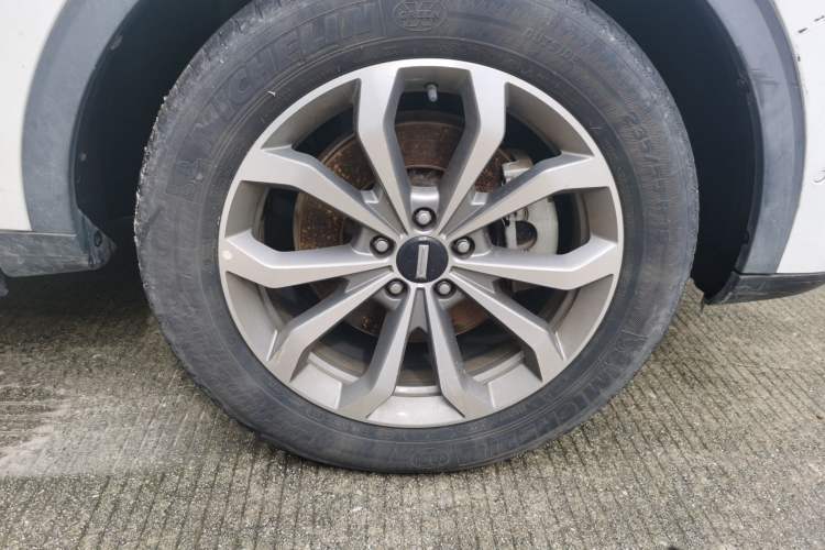 Used Wey VV6 2018 2.0T Four-Wheel Drive Flagship Version China V Standard Right Front Wheel Hub
