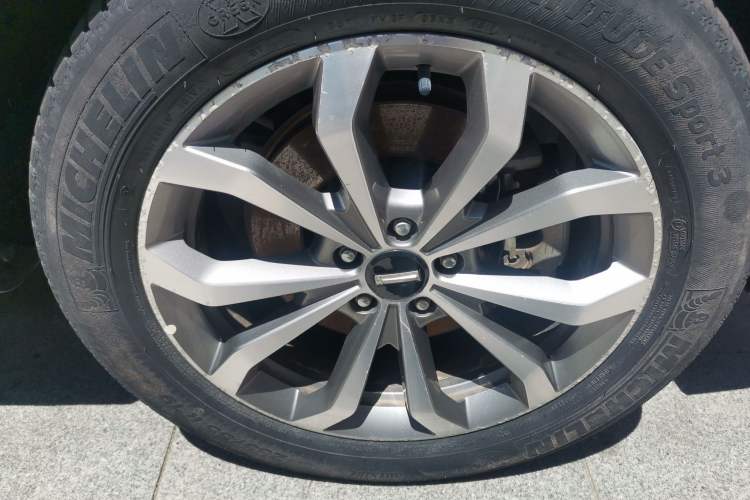 Used Wey VV6 2018 2.0T Two-Wheel-Drive Ultra-Luxury Version China V Standard Right Front Wheel Hub