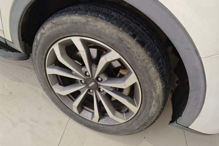 Used Wey VV6 2018 2.0T Two-Wheel-Drive Ultra-Luxury Version China V Standard Right Front Wheel Hub