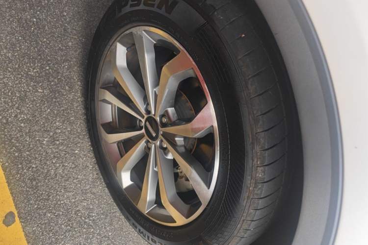 Used Wey VV6 2018 2.0T Two-Wheel-Drive Ultra-Luxury Version China V Standard Right Front Wheel Hub