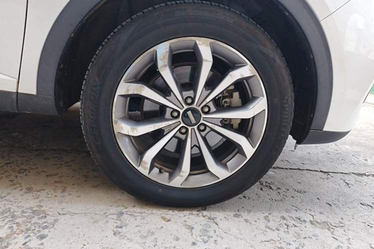 Used Wey VV6 2018 2.0T Two-Wheel-Drive Ultra-Luxury Version China V Standard Right Front Wheel Hub